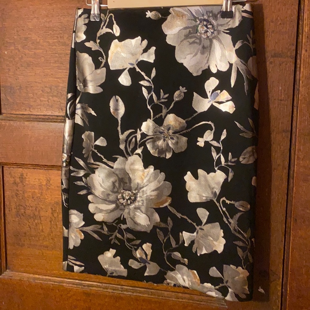 Fox & Ali Black Pencil Skirt w/Metallic Floral XS - Picture 1 of 6